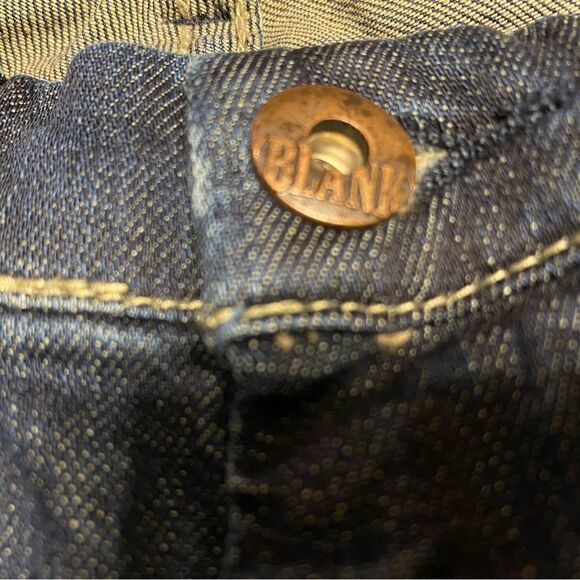 BLANK NYC jeans, with star pattern on the front legs, 28 W and 30 L. (J29) - Picture 6 of 8